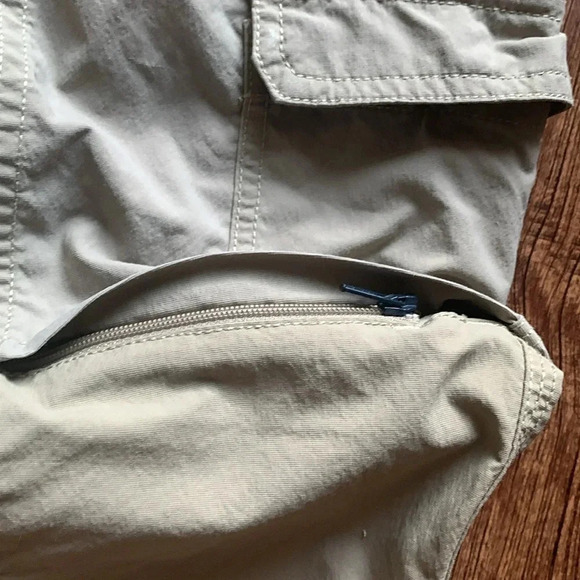 The North Face Khaki Cargo Pant Convertible to Shorts Size 10 - Picture 8 of 13